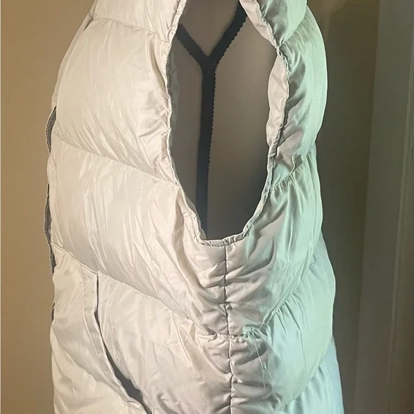 Eddie Bauer Men’s Goose Down Puffer Vest in size Large - Picture 2 of 4